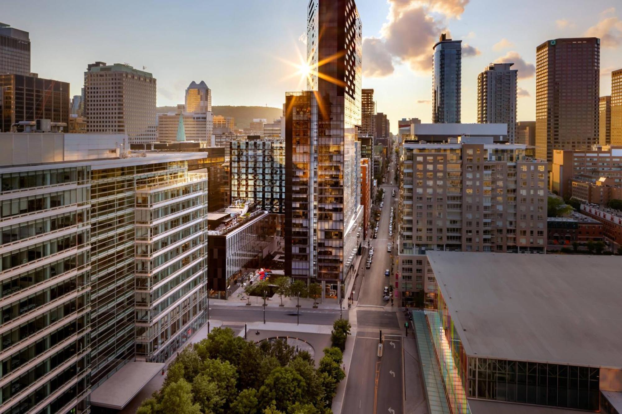Humaniti Hotel Montreal, Autograph Collection Exterior photo