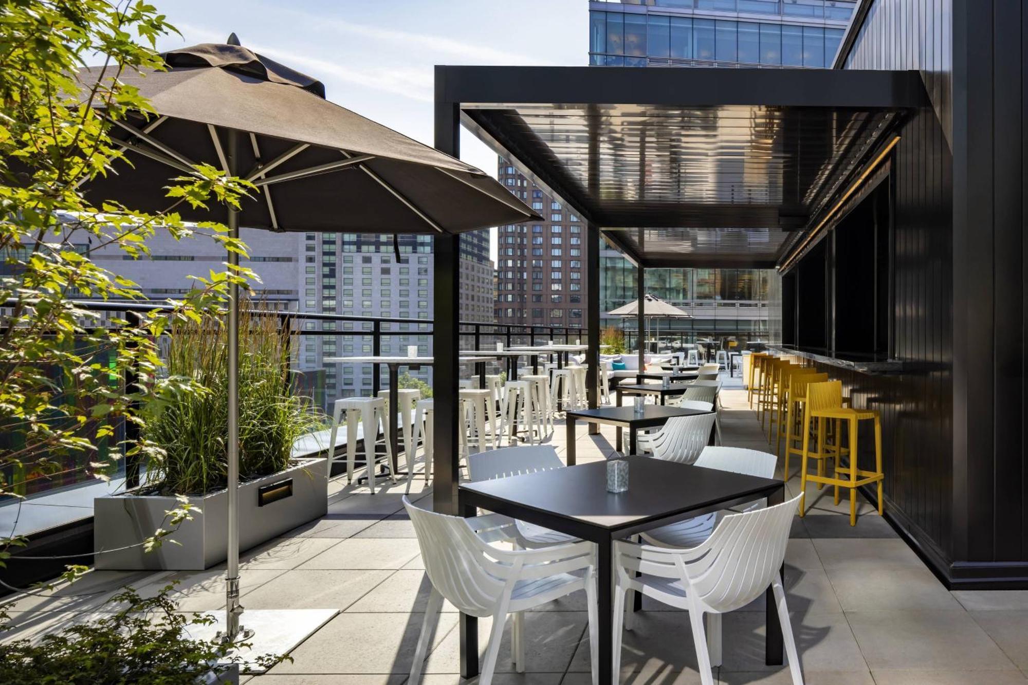 Humaniti Hotel Montreal, Autograph Collection Exterior photo
