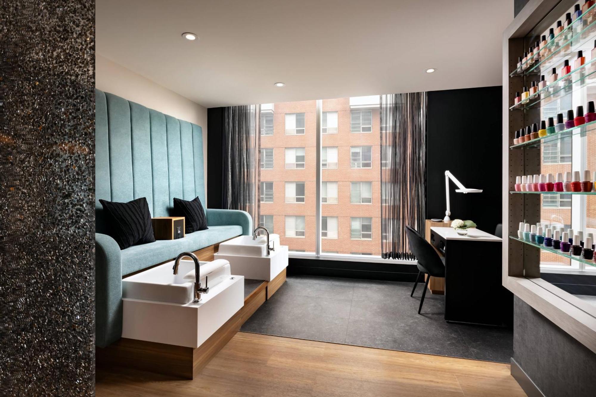 Humaniti Hotel Montreal, Autograph Collection Exterior photo