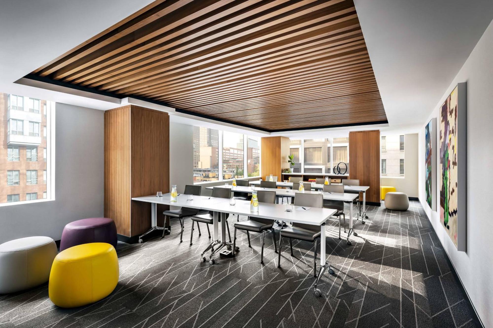 Humaniti Hotel Montreal, Autograph Collection Exterior photo