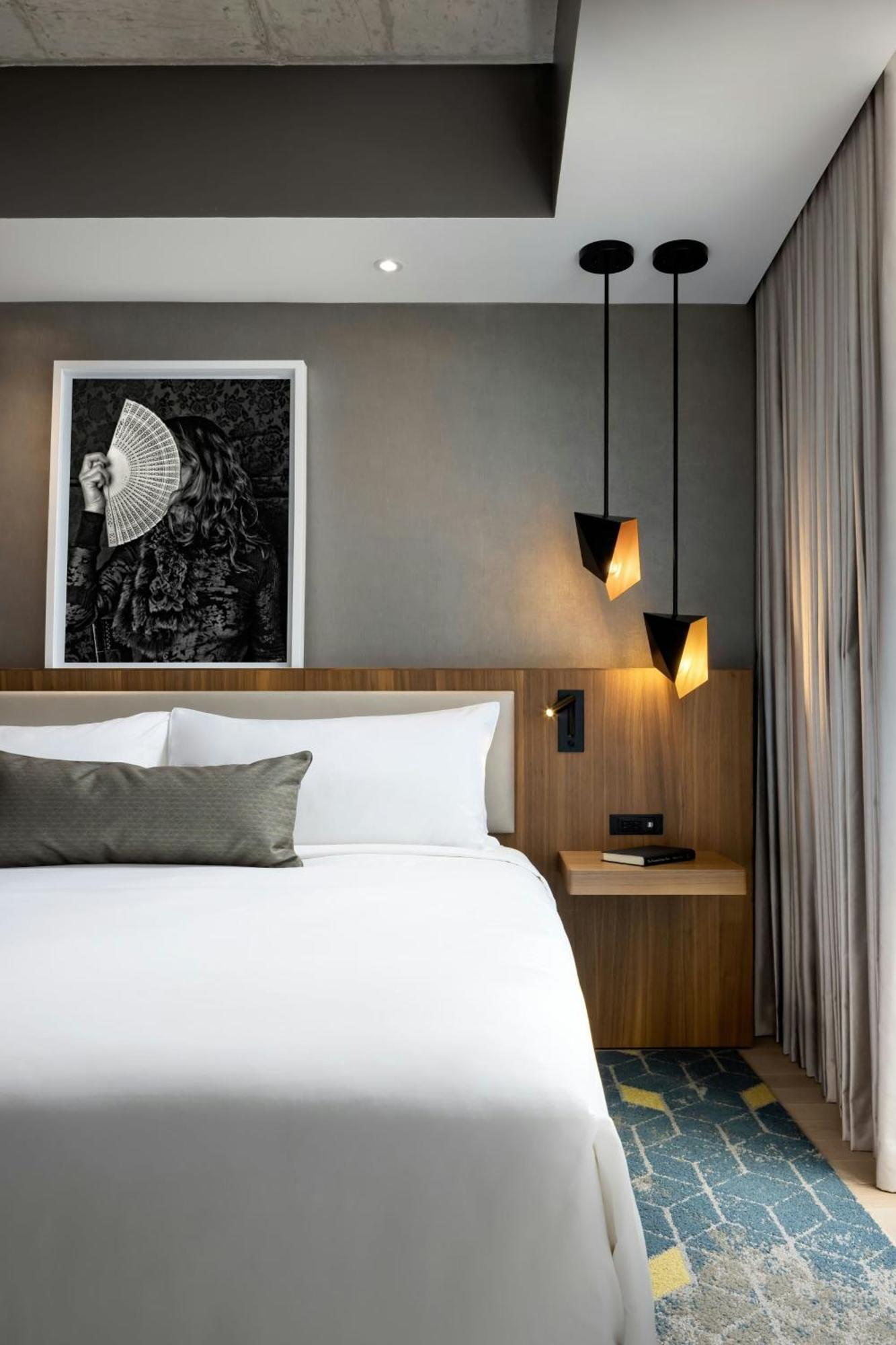 Humaniti Hotel Montreal, Autograph Collection Exterior photo