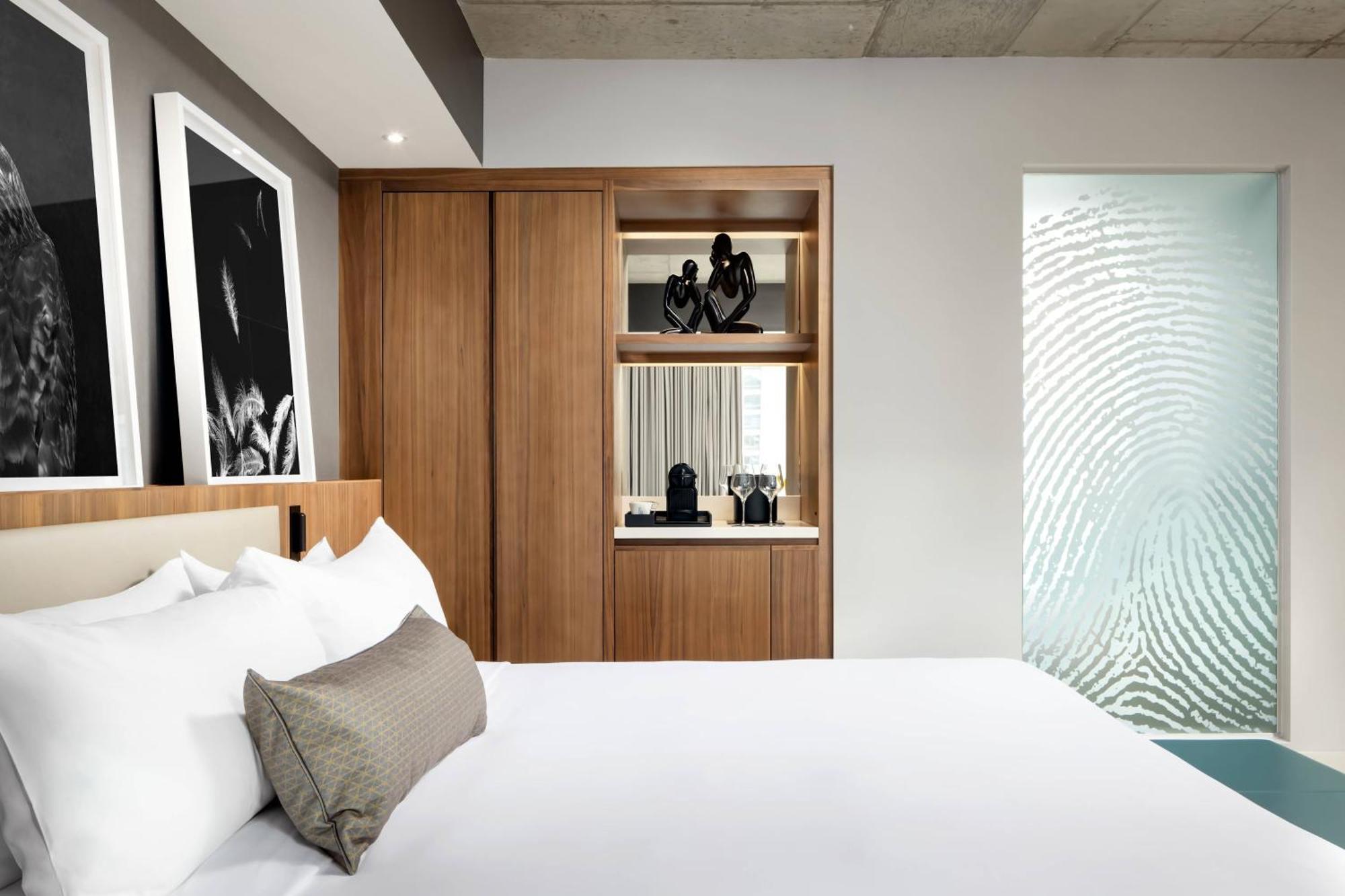 Humaniti Hotel Montreal, Autograph Collection Exterior photo